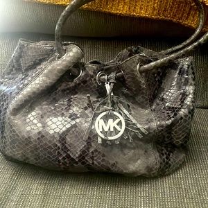 Michael kors woman’s bag.
